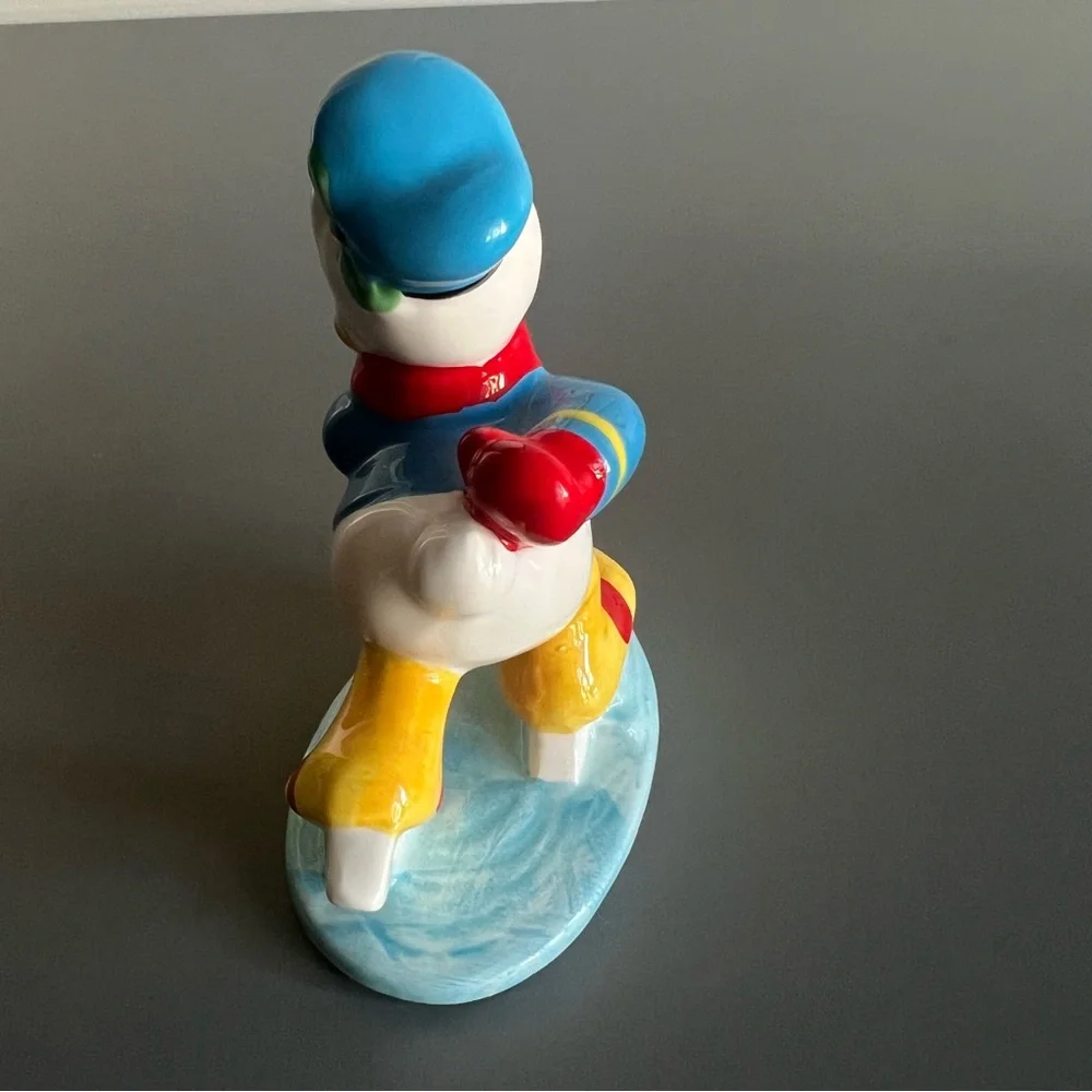 Vintage‎ Disney Ice Skating Donal Duck Ceramic Japan Christmas